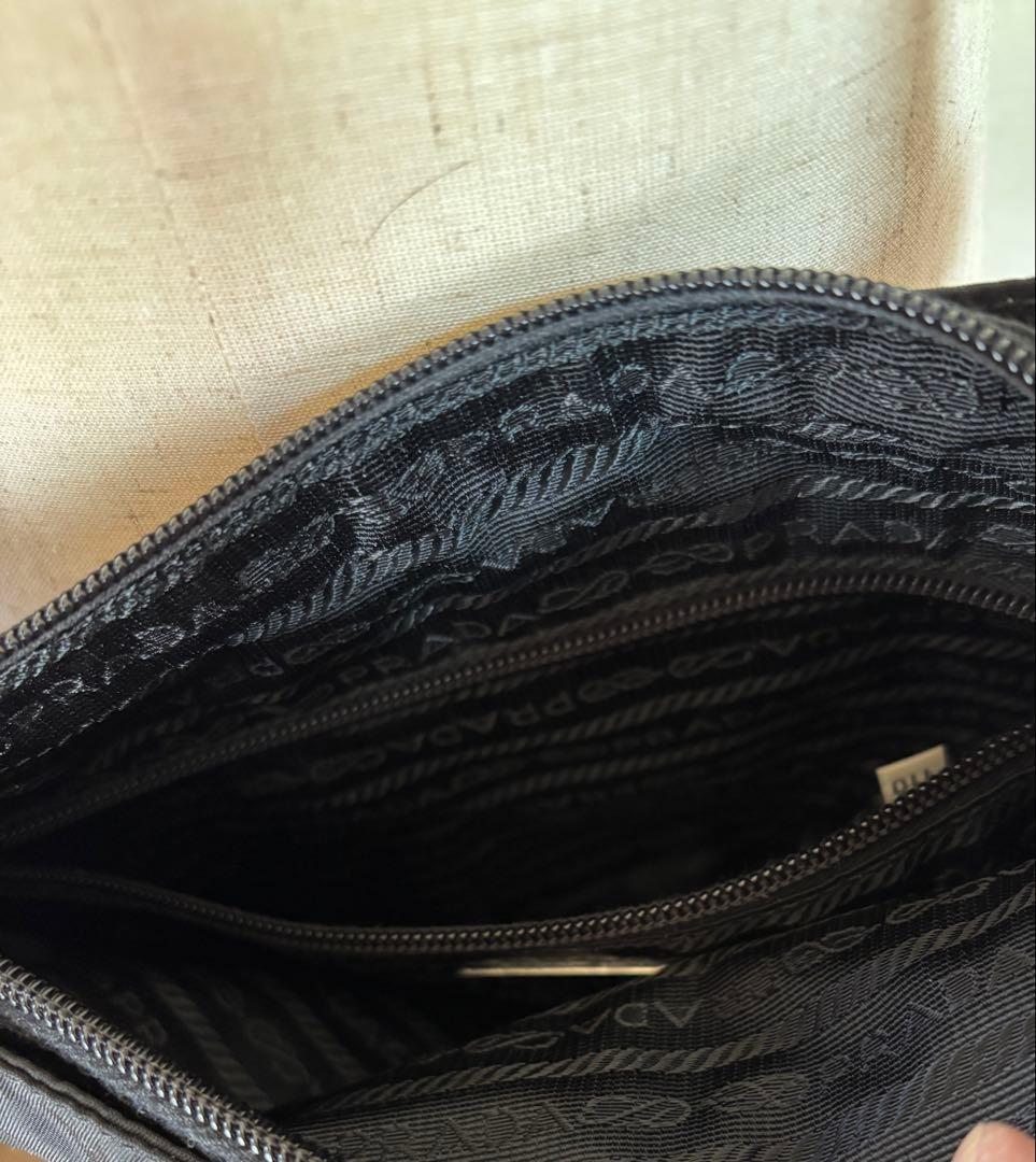 PRADA 真正性証明書カード付 ナイロン ブラック ショルダーバッグ