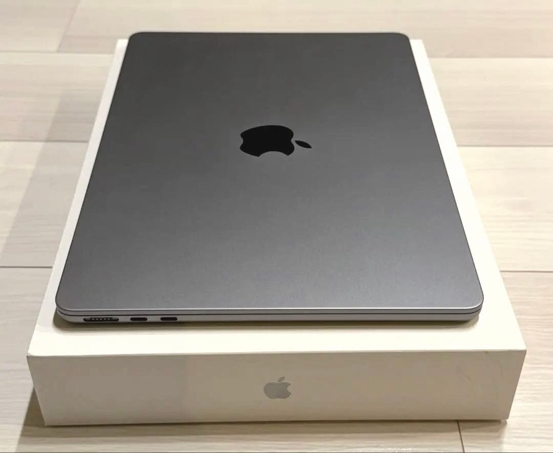 MacBook Air M3 13インチ 16GB 256GB Apple 3