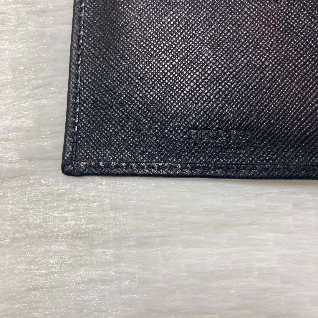 早い者勝ち　美品　PRADA プラダ　二つ折り　折りたたみ　フラップ　三角ロゴ