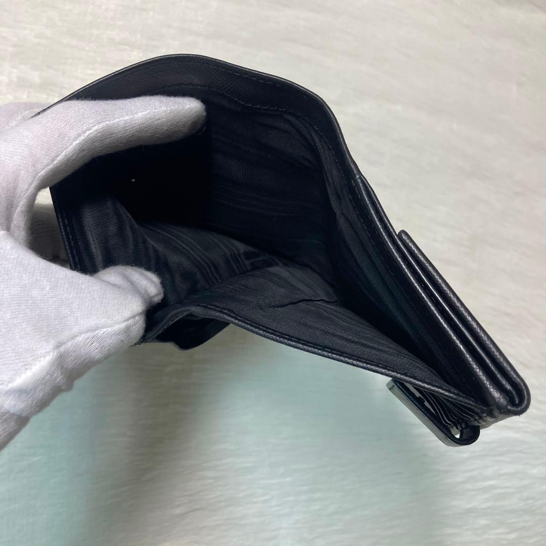 早い者勝ち　美品　PRADA プラダ　二つ折り　折りたたみ　フラップ　三角ロゴ