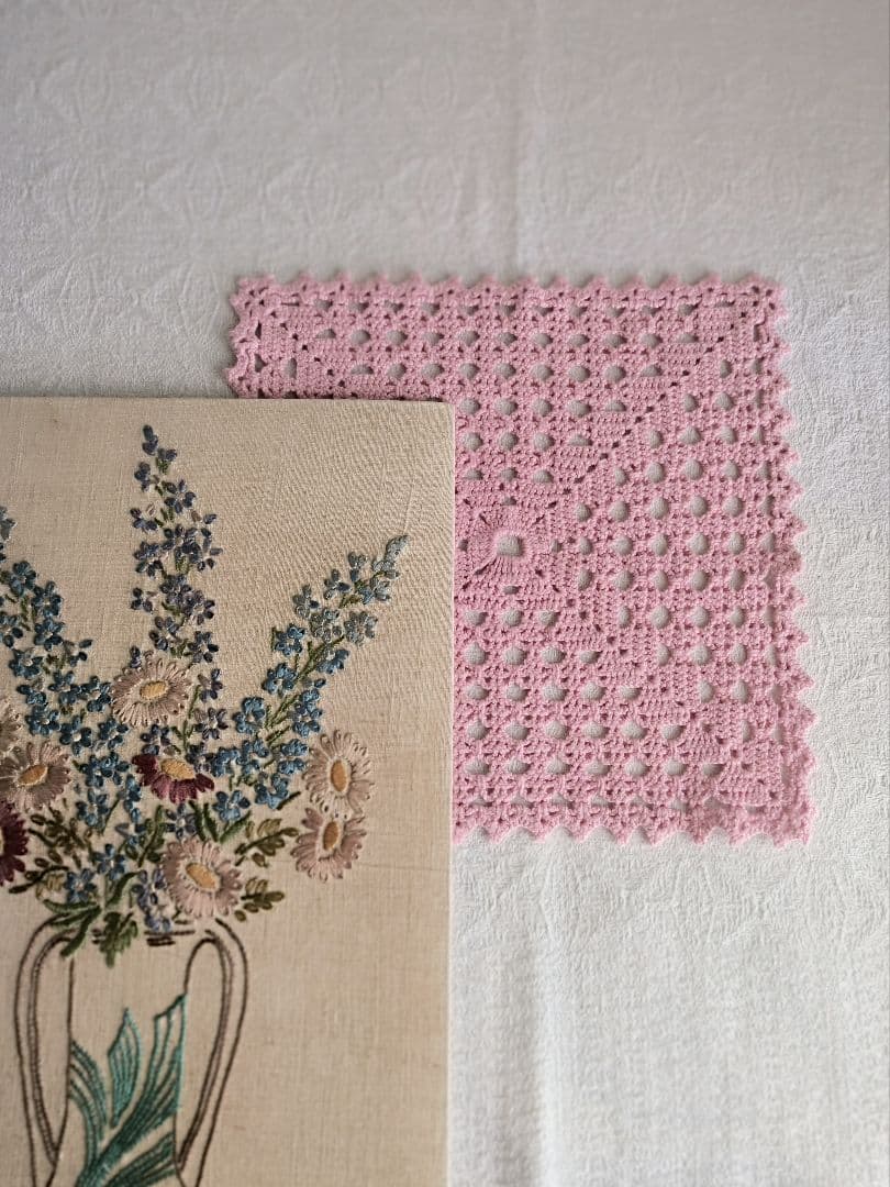 【ライラックさま】vintage picture ❀お花とフラワーベースの刺繍絵