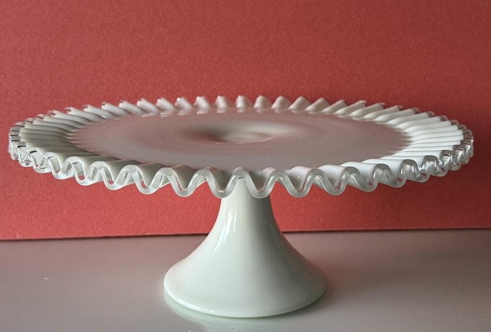 フェントン　ケーキスタンド　シルバークレスト　ミルクガラス　ペデスタル