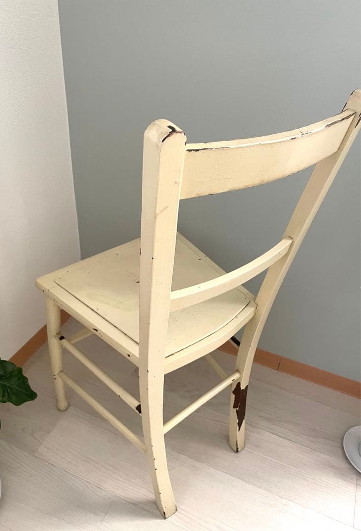 フランスアンティークチェア　クリームホワイト　ベッドサイドテーブル　100年以上