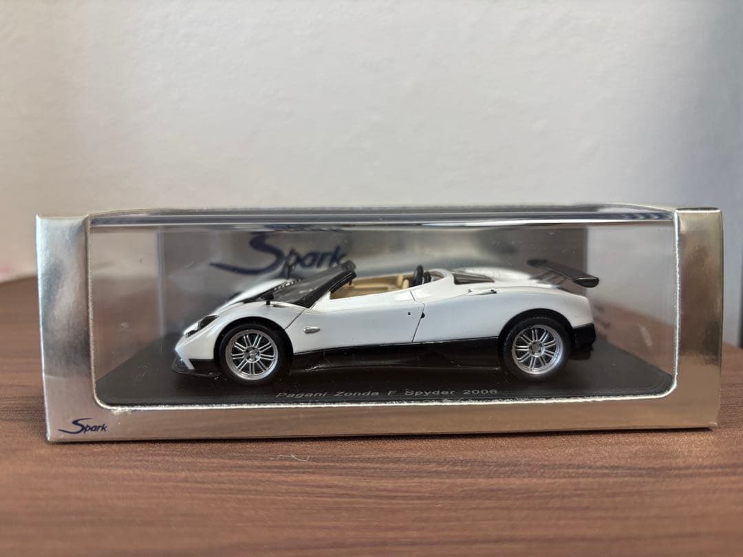 1/43 スパーク パガーニゾンダFロードスター