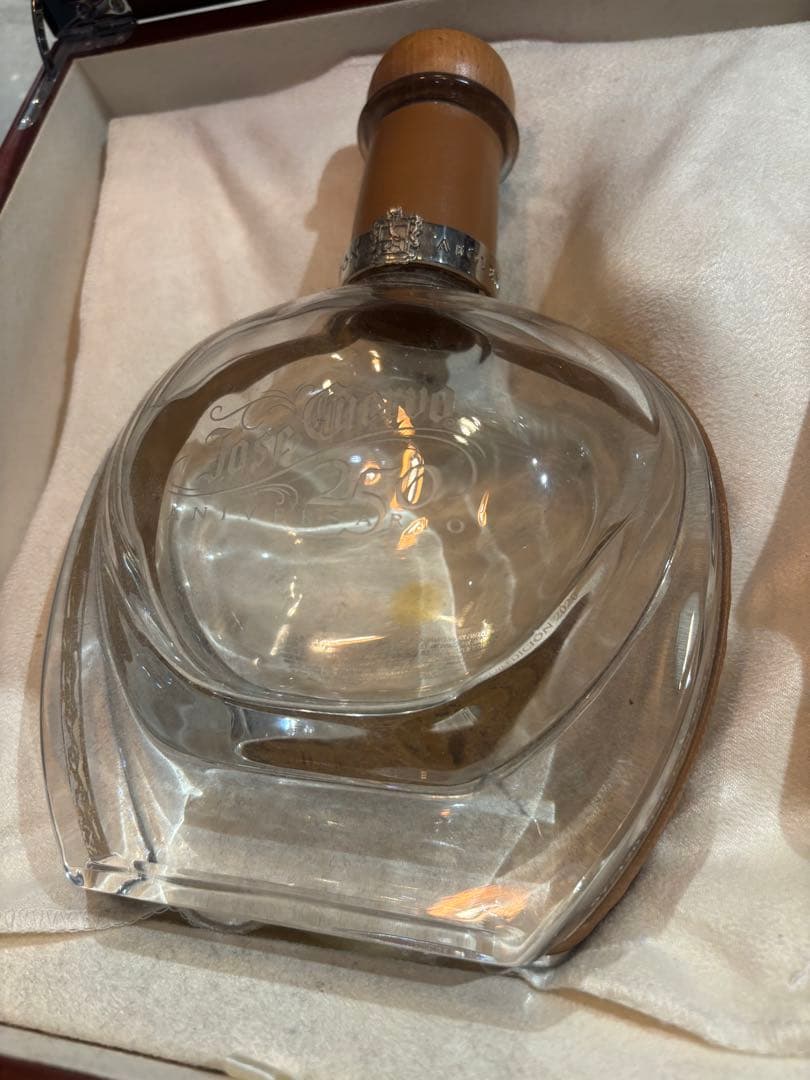 テキーラクエルボ250 アニバーサリオ　空瓶　ケース付き