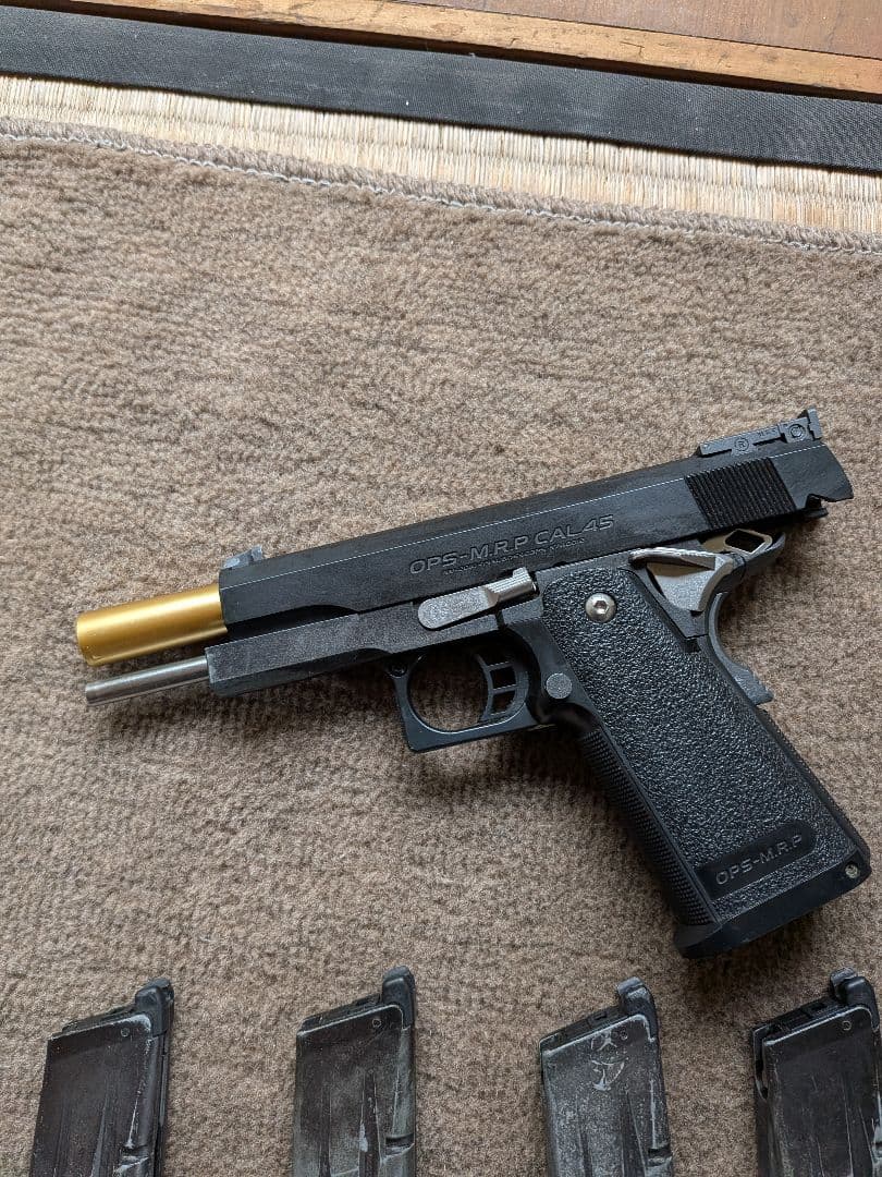 東京マルイ　ハイキャパ　マガジン４本付