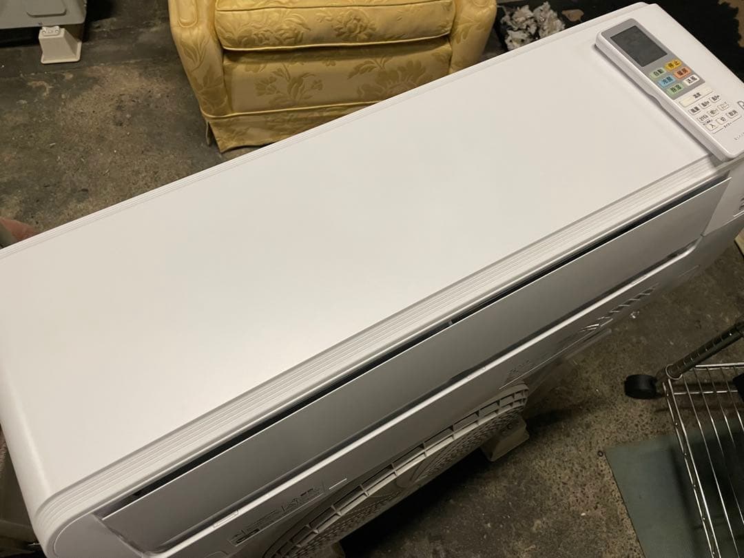 24年製　美品　ヤマダ電機　6畳用エアコン　RIAIR YHA-S22P