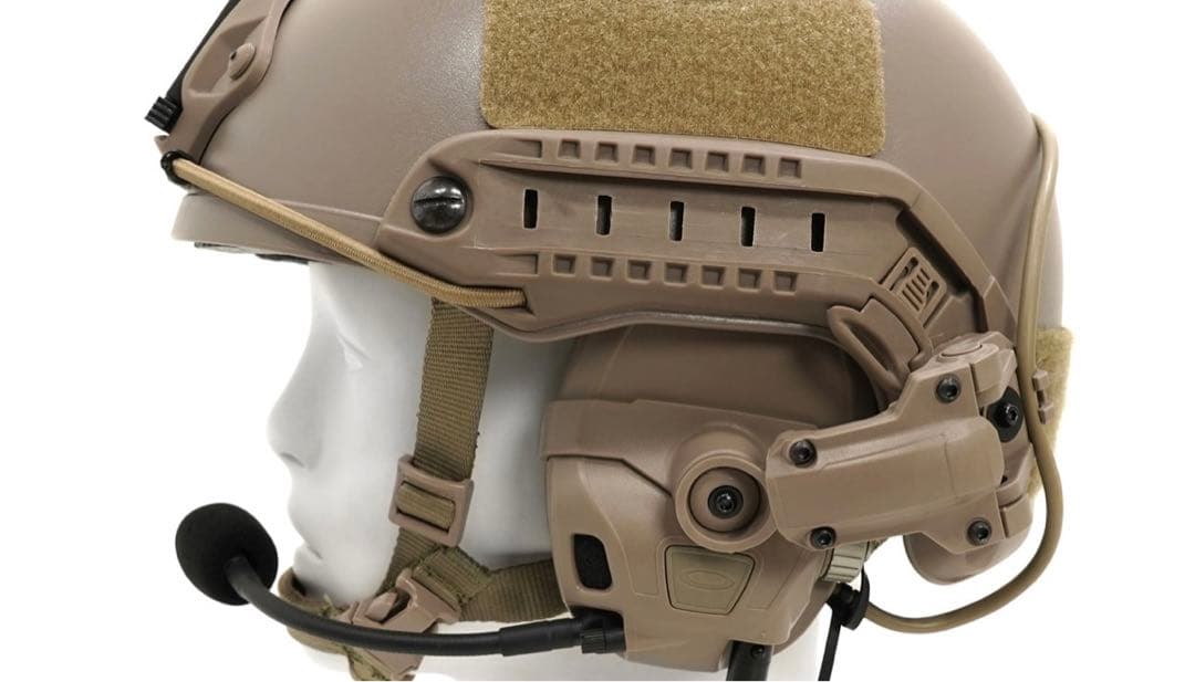 FASTヘルメットとFMA Ops-Coreタイプ AMPヘッドセット