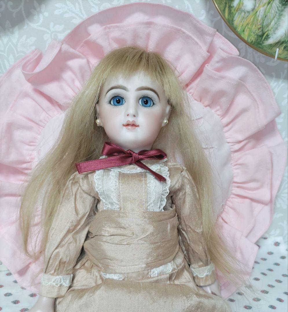 海外作家様ビスクドール約30センチ☆ボディは木製☆可愛いお顔です。