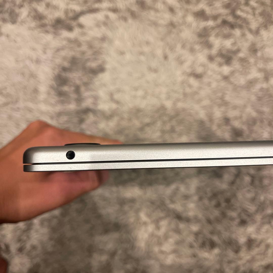 MacBook本体 MacBook Air M2 (256GB)