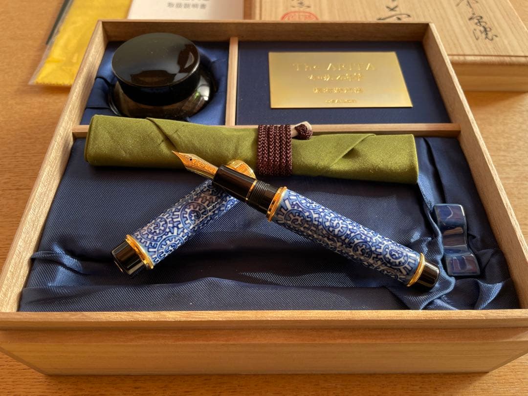 ❣️値下げ❣️稀少 極美品❣️セーラー有田焼万年筆　染付章魚唐草濃（源右衛門窯）❣️