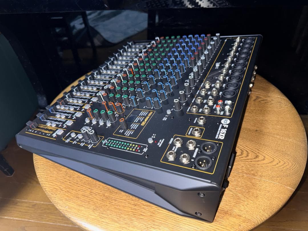 RCF F16XR 16chアナログミキサー USED保証有り