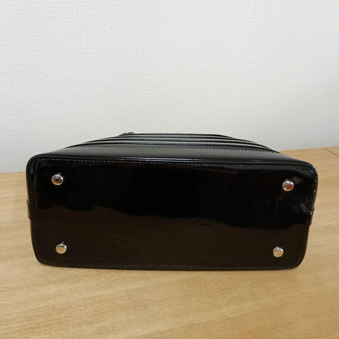 【和光】エナメルバッグ　ブラック
