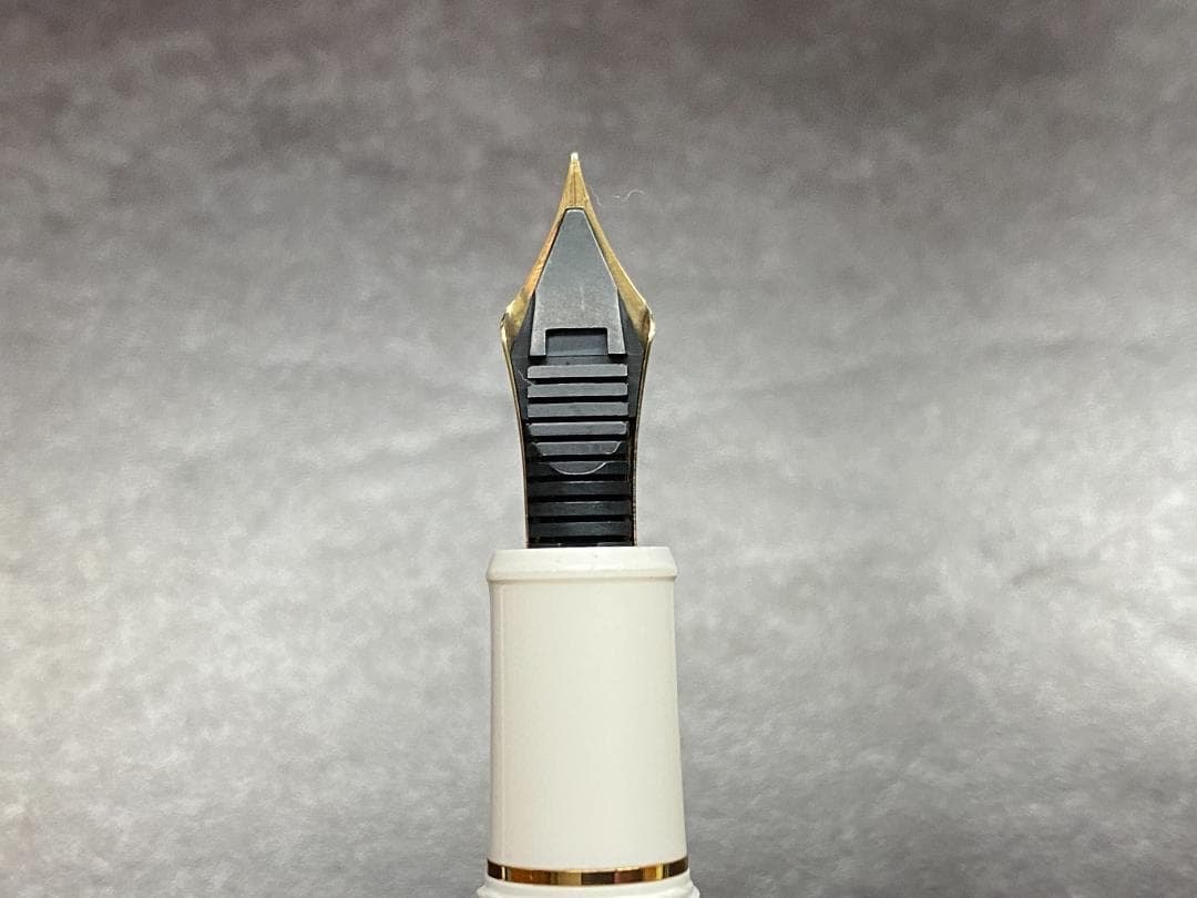 プラチナ万年筆 #3776 シュノンソーホワイト EF PNB-15000