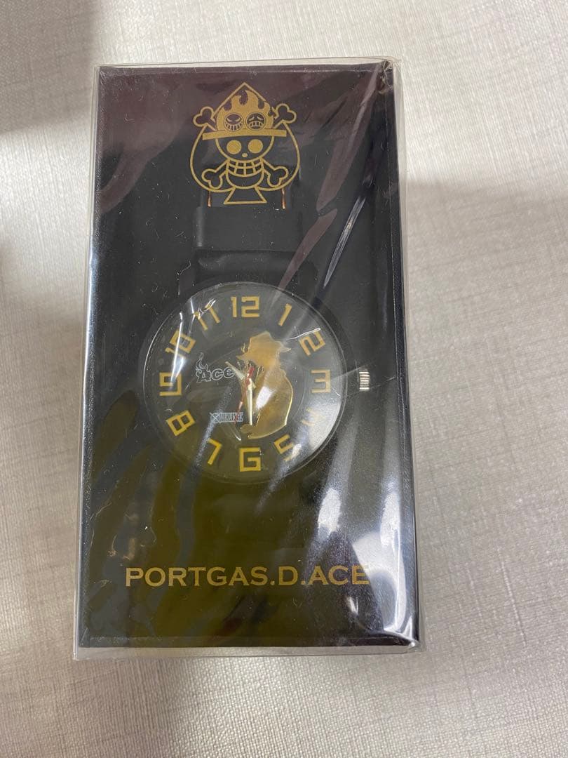 ❤️ワンピース❤️エッチングメタルラバーウォッチ　ルフィー・ロー・ゾロ・エース腕時計