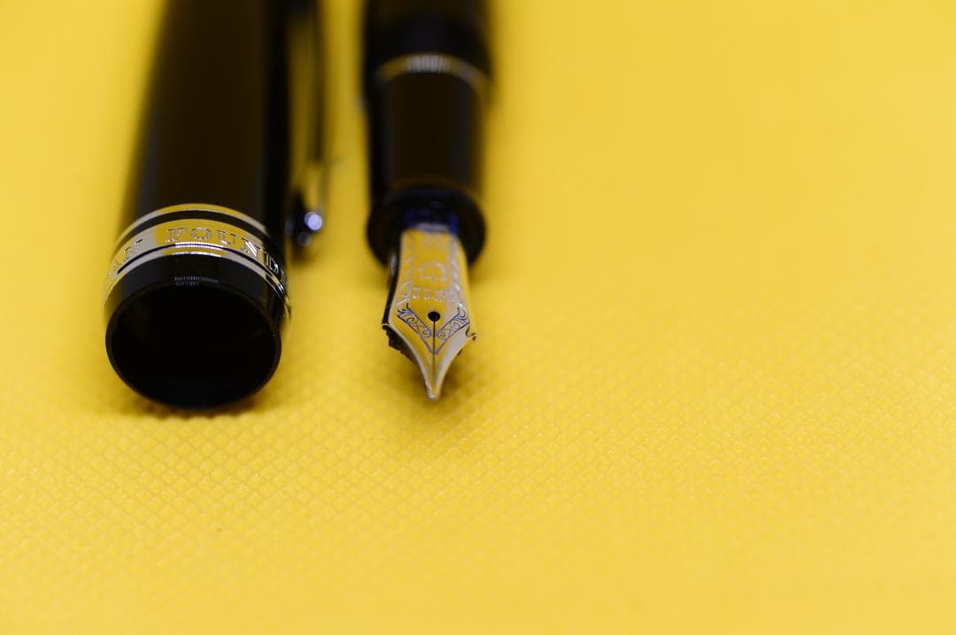 セーラー万年筆　プロフェッショナルギア　長刀研ぎ　中細字　(N-MF)