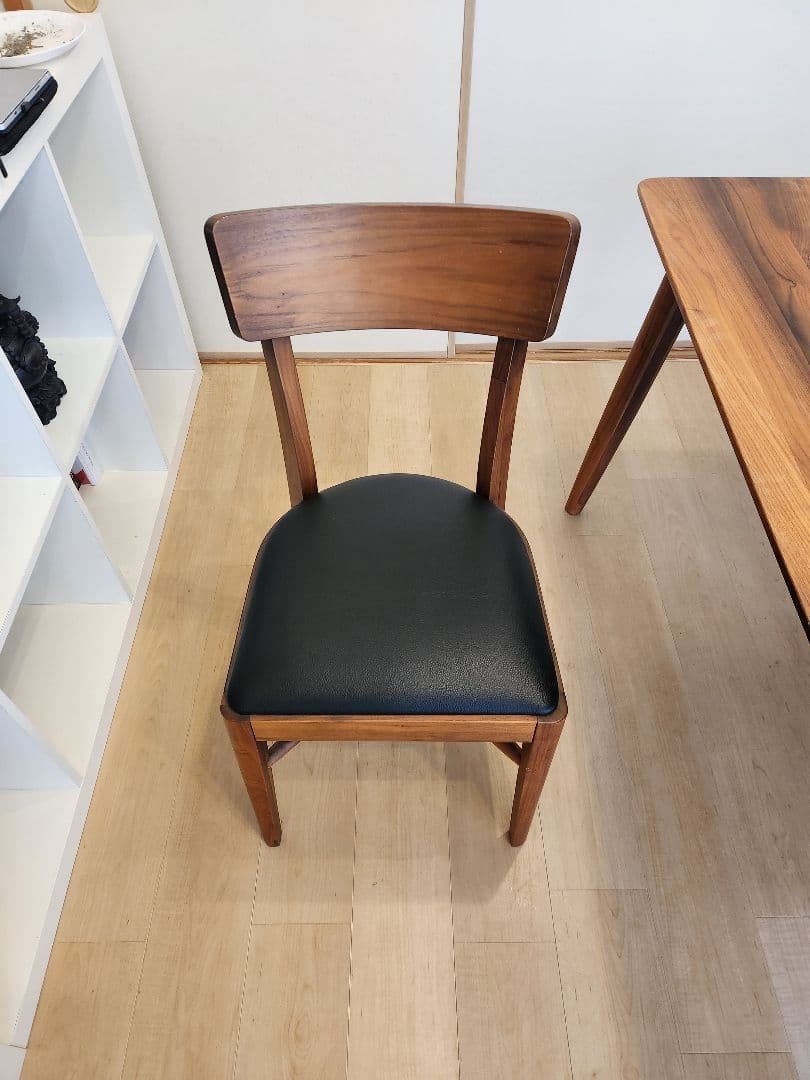 【引き取り限定　兵庫県西宮市】木製ダイニングテーブルと椅子2脚セット