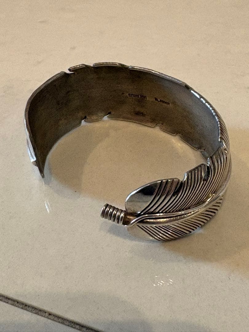 【24時間限定特価】ハーヴィーメイス　フェザーバングル 25mm