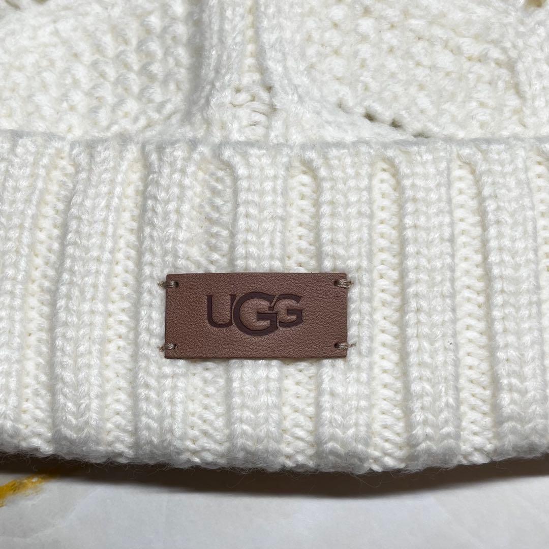 【新品未使用】UGG ポンポン付きニット帽 ホワイト　02