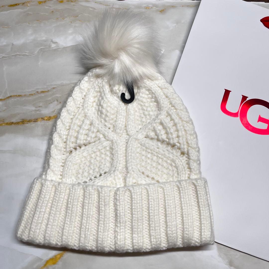 【新品未使用】UGG ポンポン付きニット帽 ホワイト　02