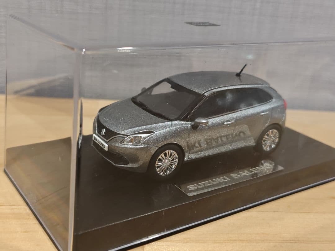 希少！ スズキ バレーノ 1/43ミニカー