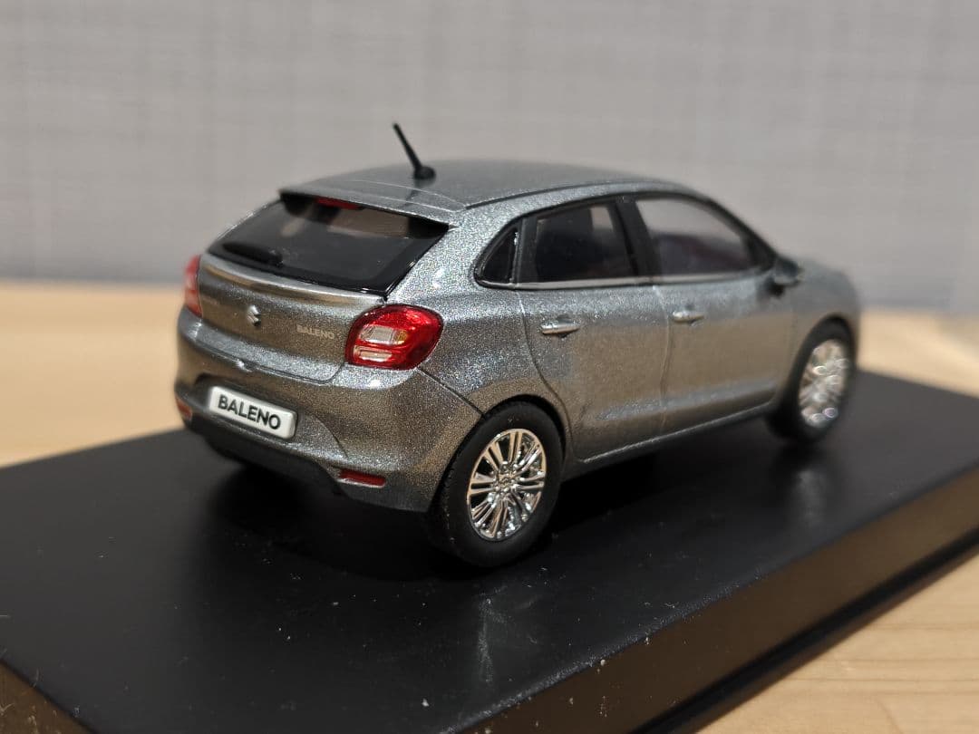 希少！ スズキ バレーノ 1/43ミニカー