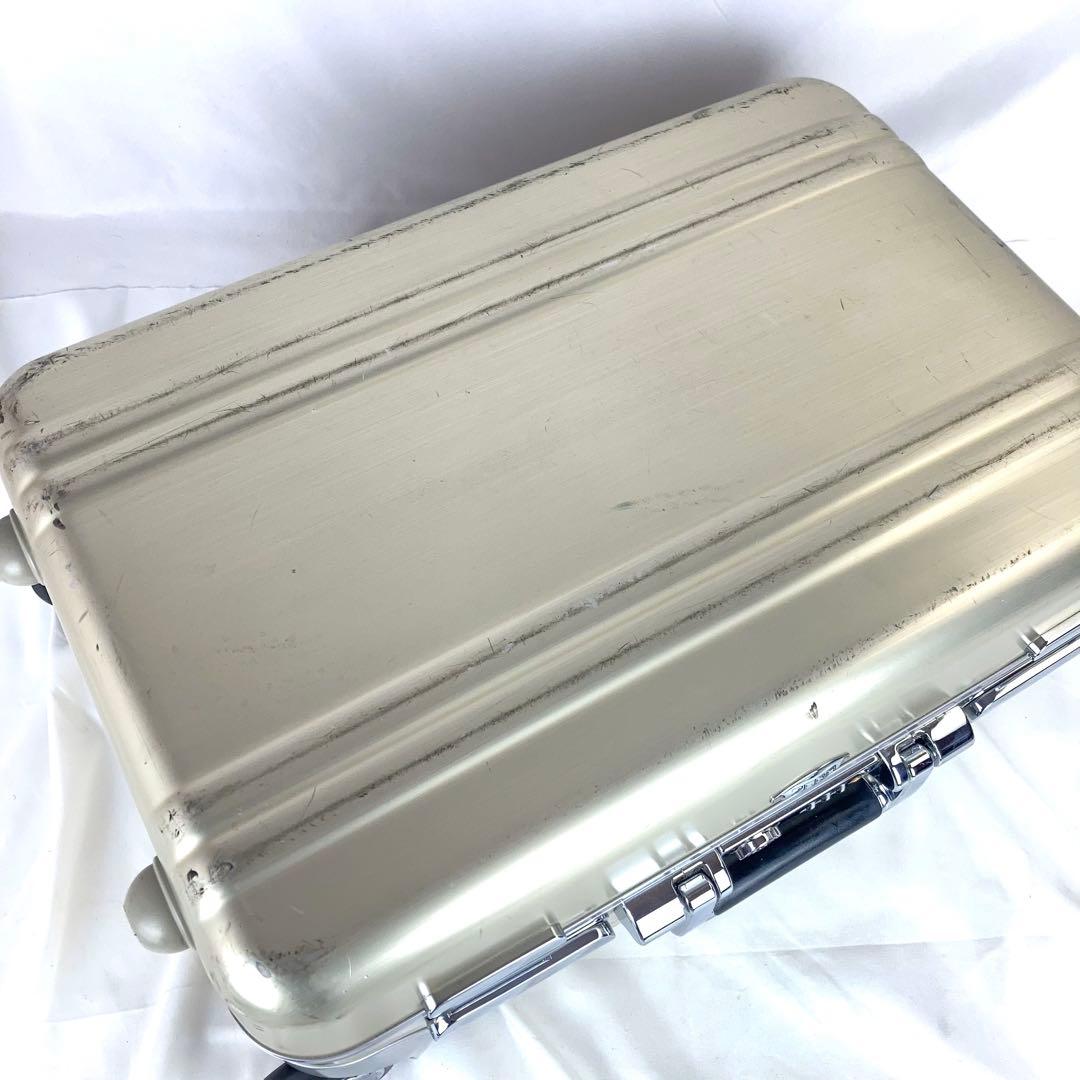 ◆ゼロハリバートン アルミ 2輪 物持ち込みサイズ ゴールド