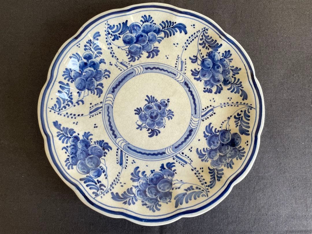 ロイヤルデルフト焼き骨董品　手書き花柄　多少の欠け傷あり　直径19cmx3cm