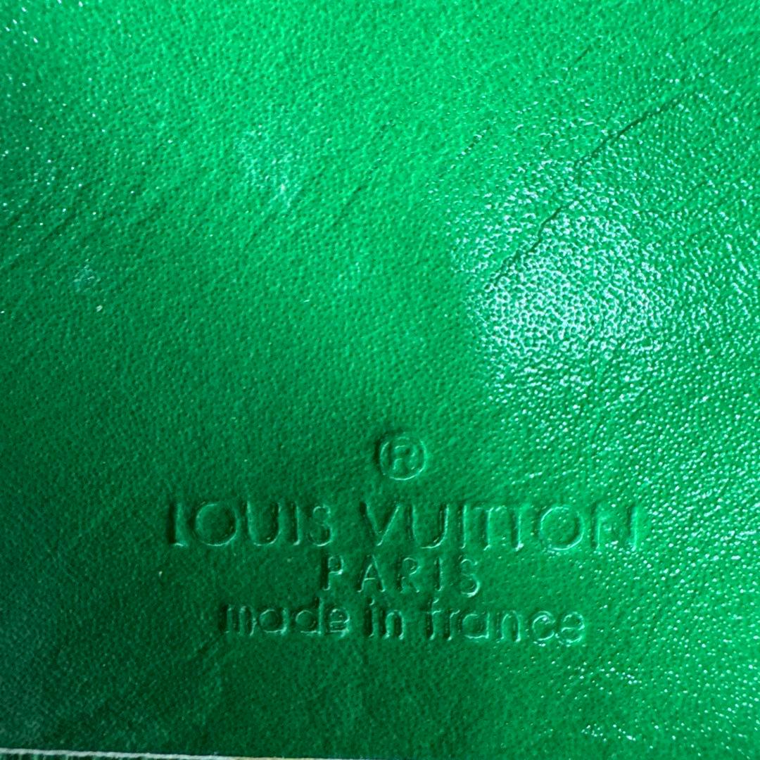 【新品未使用】ルイ・ヴィトン 二つ折り財布 緑
