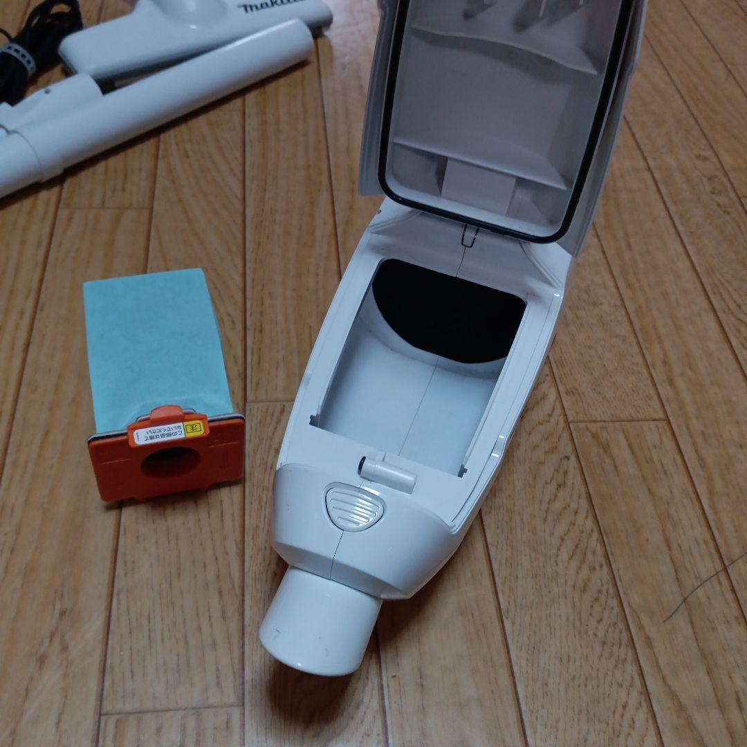 マキタ10.8V充電式クリーナCL107FD 純正バッテリー、充電器付