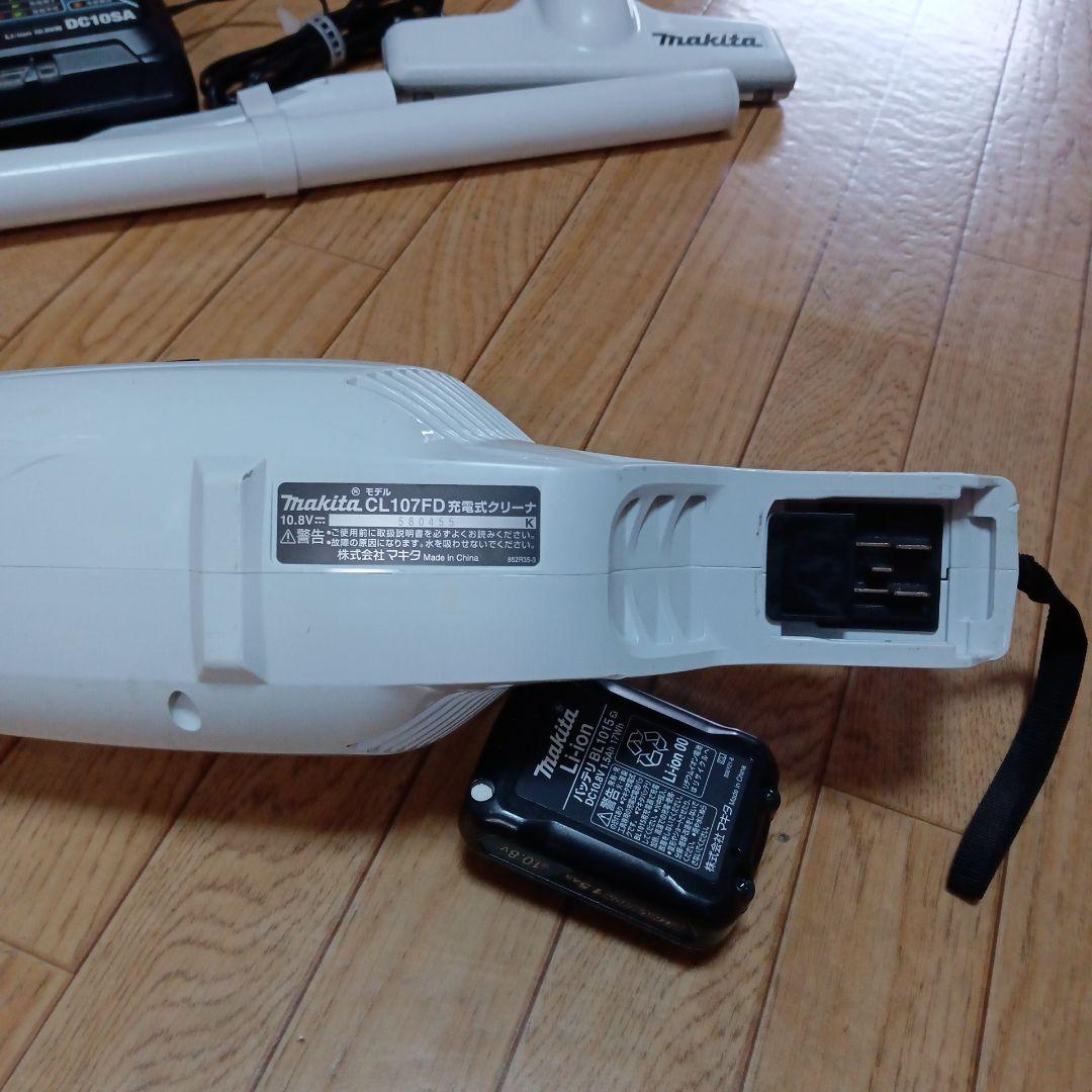 マキタ10.8V充電式クリーナCL107FD 純正バッテリー、充電器付