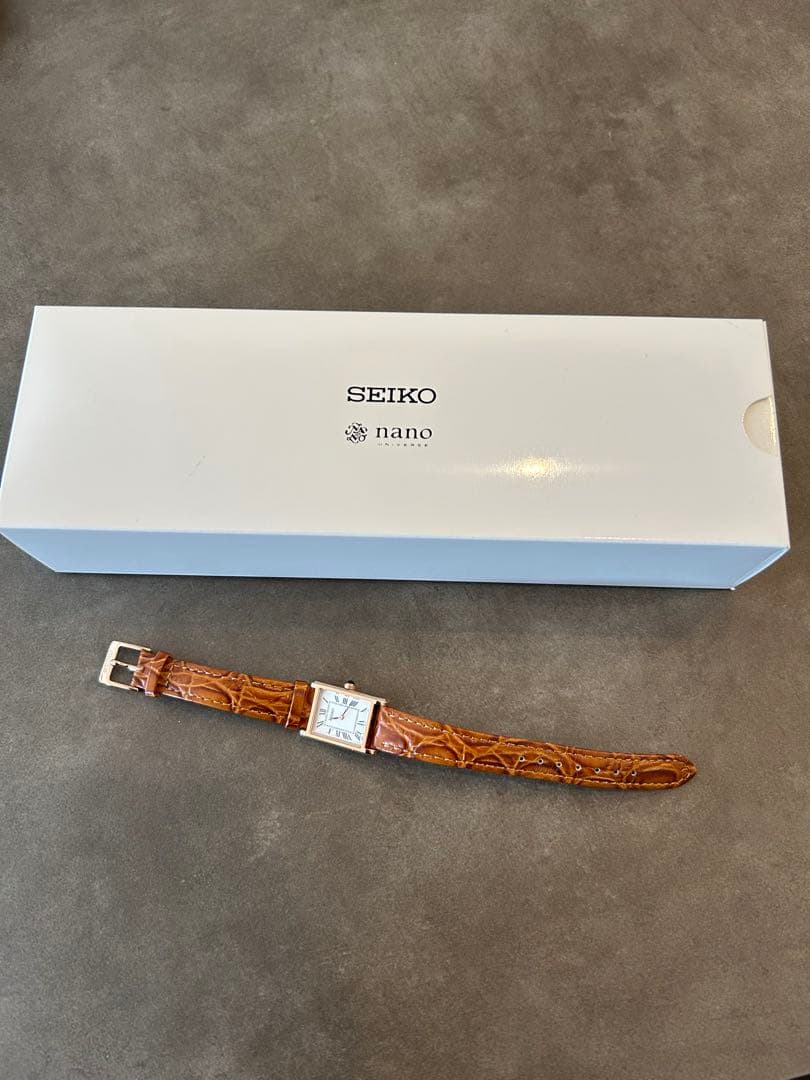 SEIKO レディース スクエア型腕時計 ホワイト文字盤 SSEH006