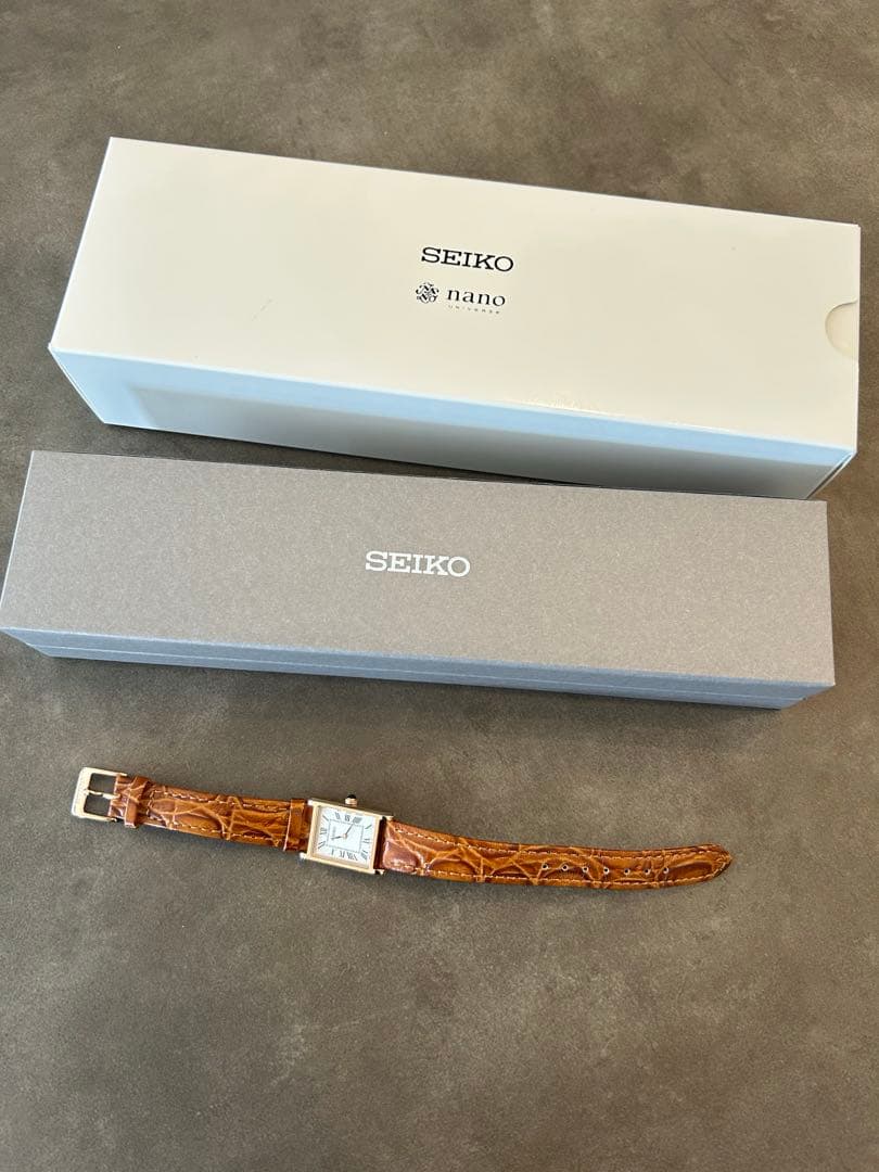 SEIKO レディース スクエア型腕時計 ホワイト文字盤 SSEH006