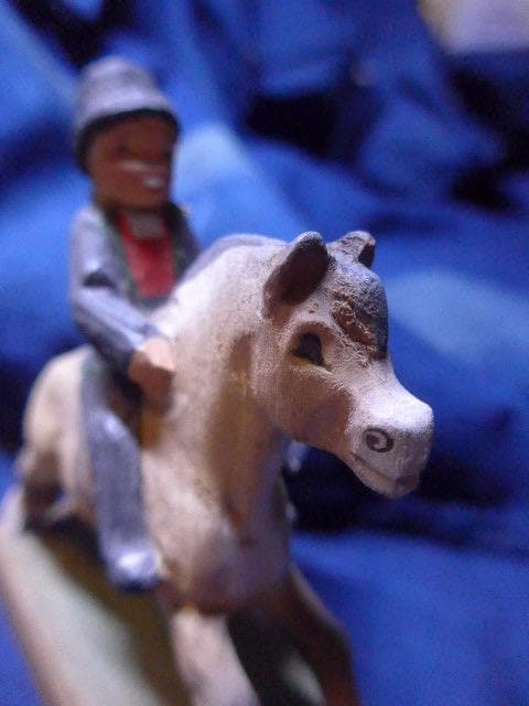 ノルウェーの彫刻家　貴重なへニング・エンゲルセンの木彫です。珍しいものです