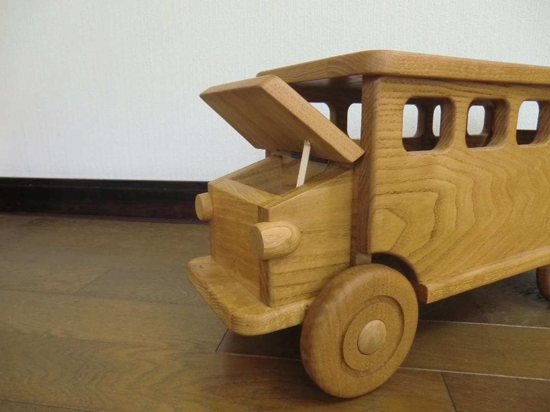 236新品・未使用　木のおもちゃ　手作り木製自動車 バス　木製玩具　乗用玩具