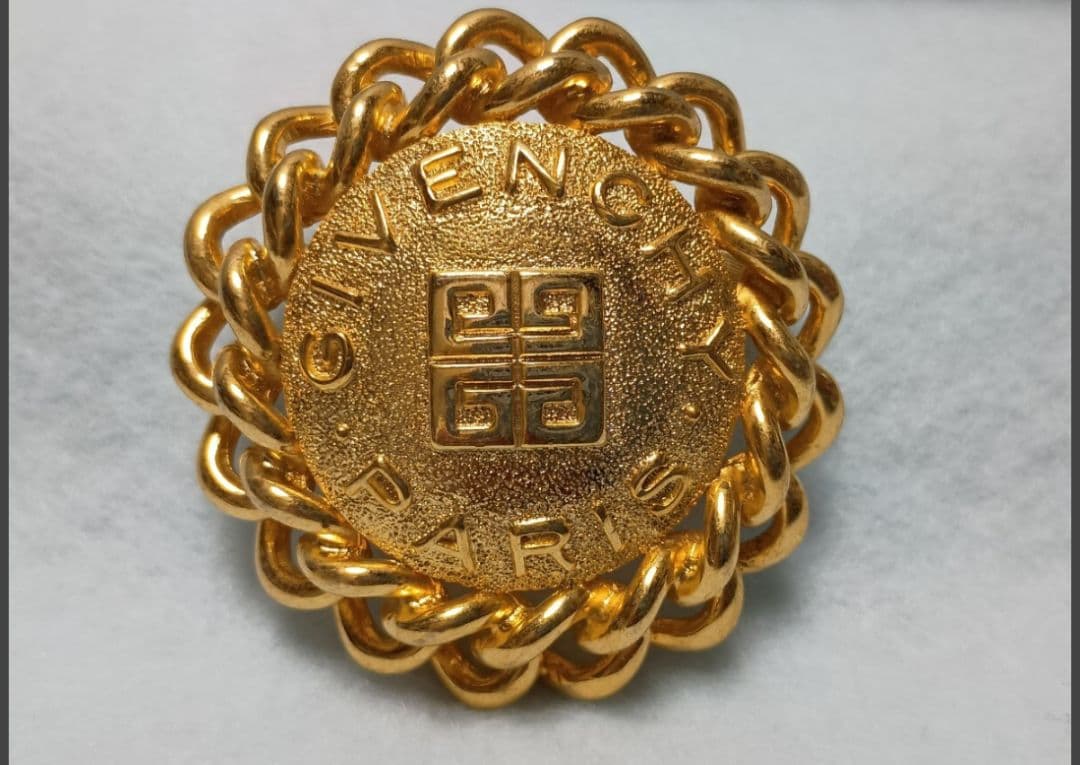 GIVENCHY ジバンシー ブローチ 金色 丸ブローチ