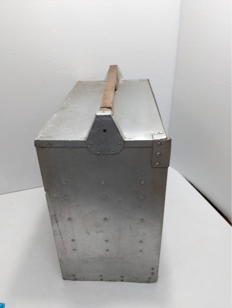 G2130【昭和レトロ】出前用 アルミ製 おかもち (木製棚/持ち手付き)