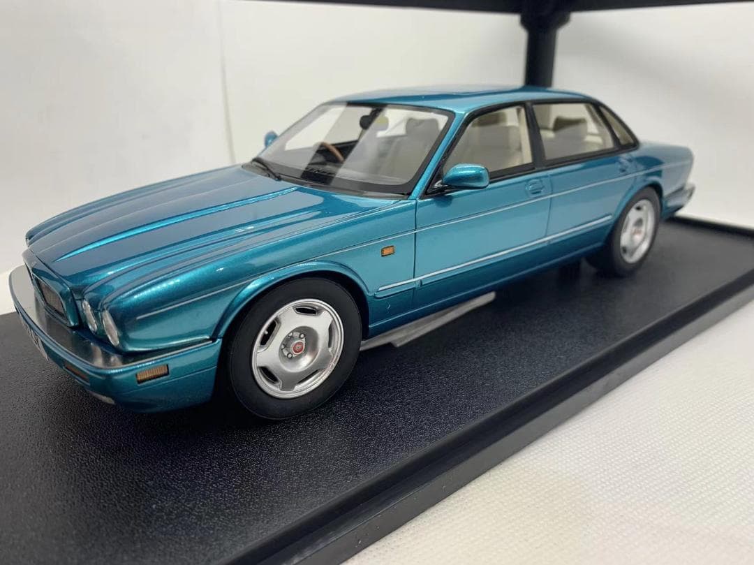 Cult 1/18 ジャガー XJR X300 turqoise 1995