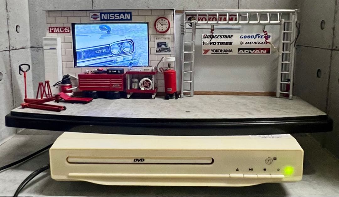 国産名車 1/24 ハコスカ カスタム モニター付 ガレージ ジオラマ DVD