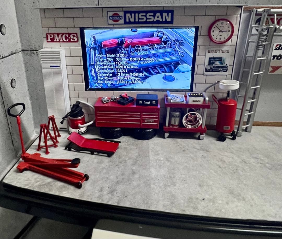 国産名車 1/24 ハコスカ カスタム モニター付 ガレージ ジオラマ DVD