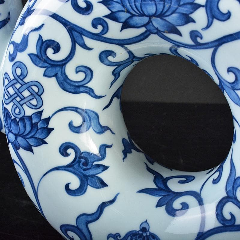 中国　大明成化年製　故宮博物院模造　青花　唐草文　龍持ち手　水注　VR7102B