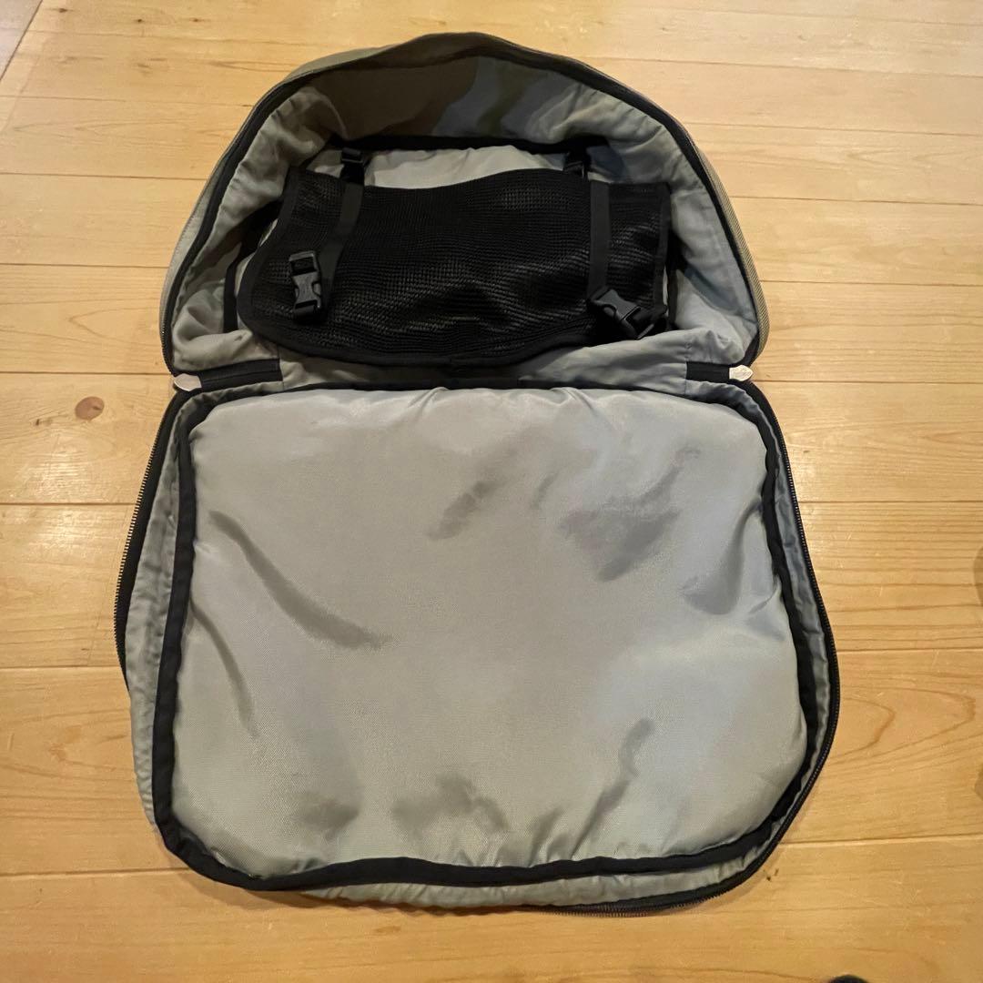 レア　廃盤品　patagonia パタゴニア　旅行用バッグ オリーブグリーン