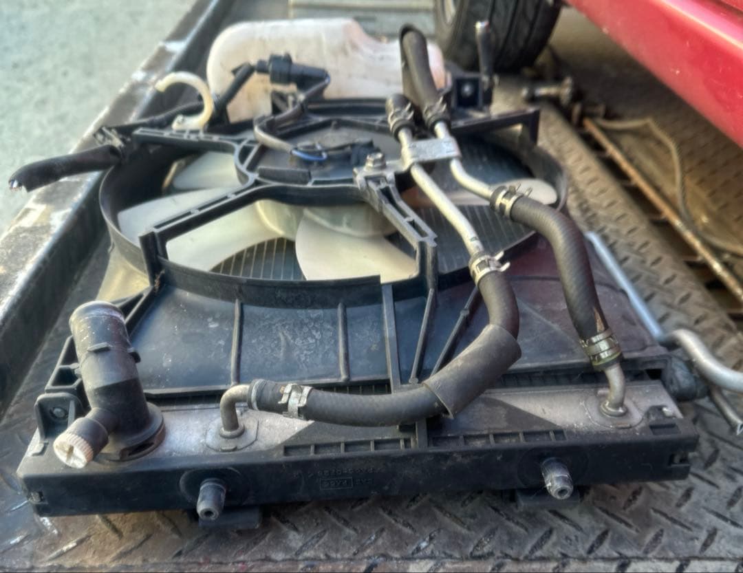 ダイハツ L375Sタント . ターボ ラジエター＆コンデンサ＆ファン