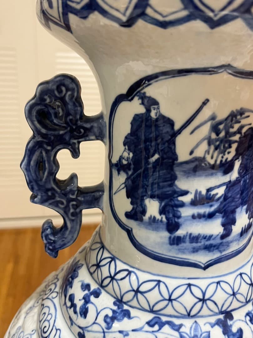 中国美術 清朝清代 青花刀馬人物図紋瓶 美品 陶磁器 装飾品 工芸品 美術品