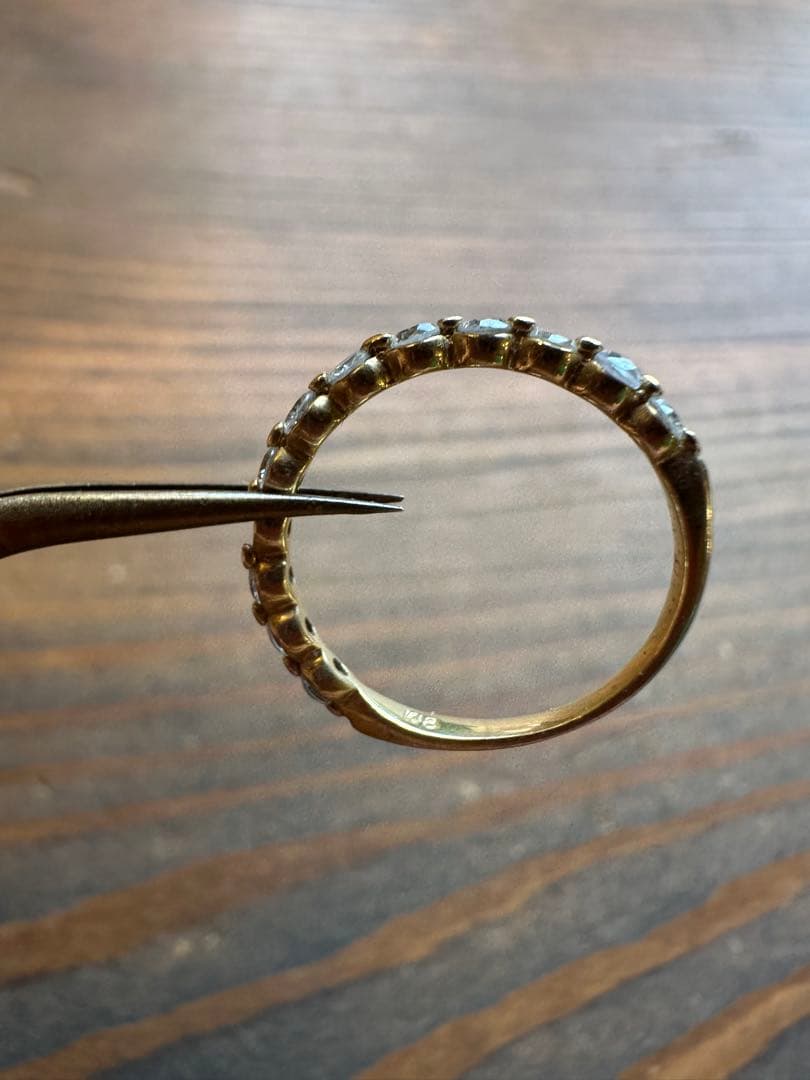 【18金+ダイヤモンド】ピンキーリング ダイヤの12粒のうち１つ欠損