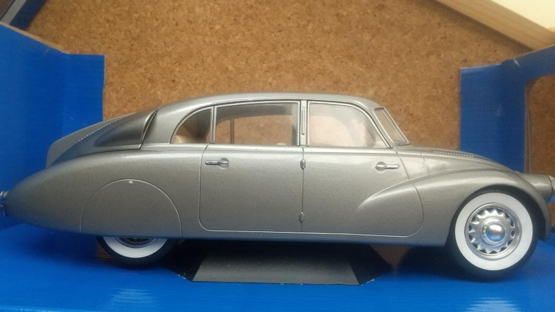 MODEL CAR GROUP 1:18 TATRA87 ミニカー