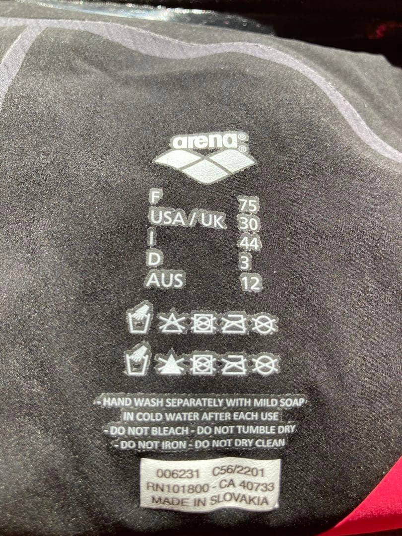 arena 競泳水着 黒 赤 Fina認証