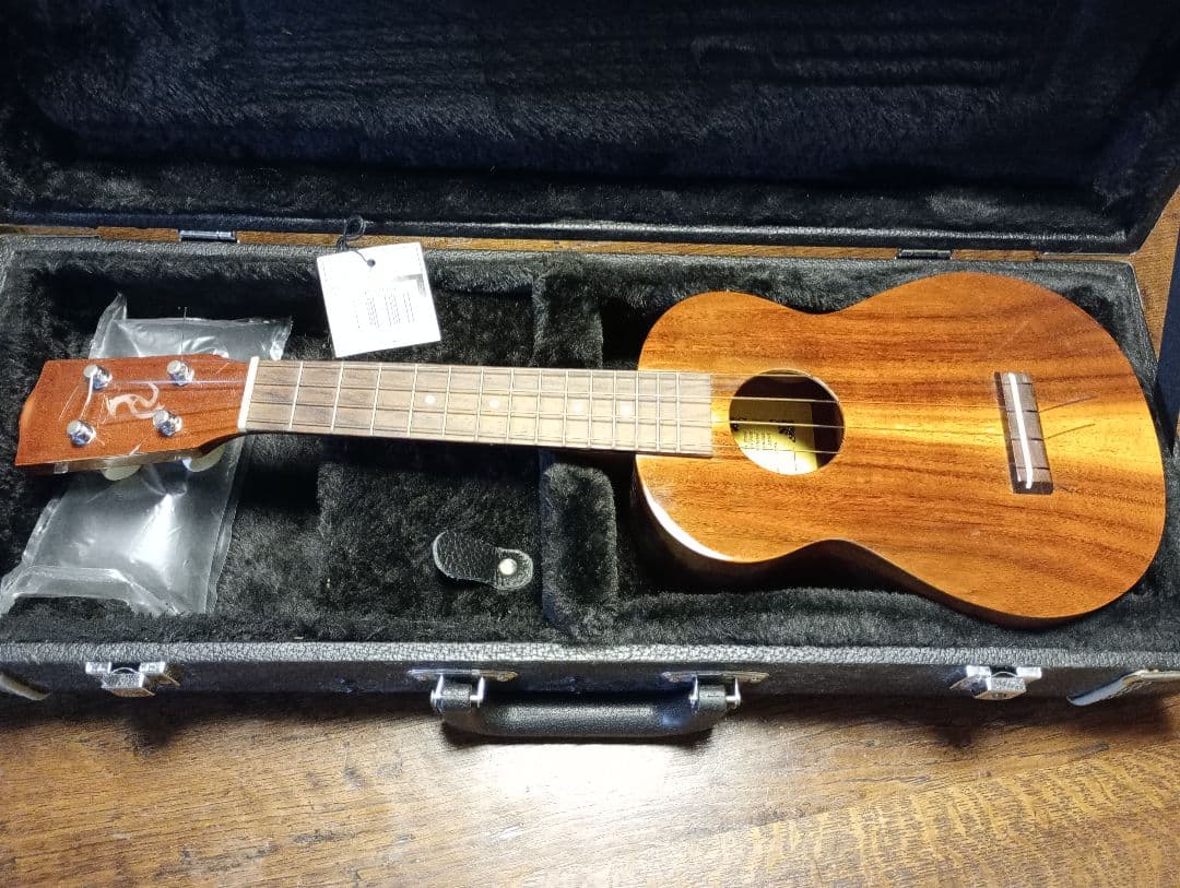ハイクオリティーukulele☆UK-2500(ケース付き）