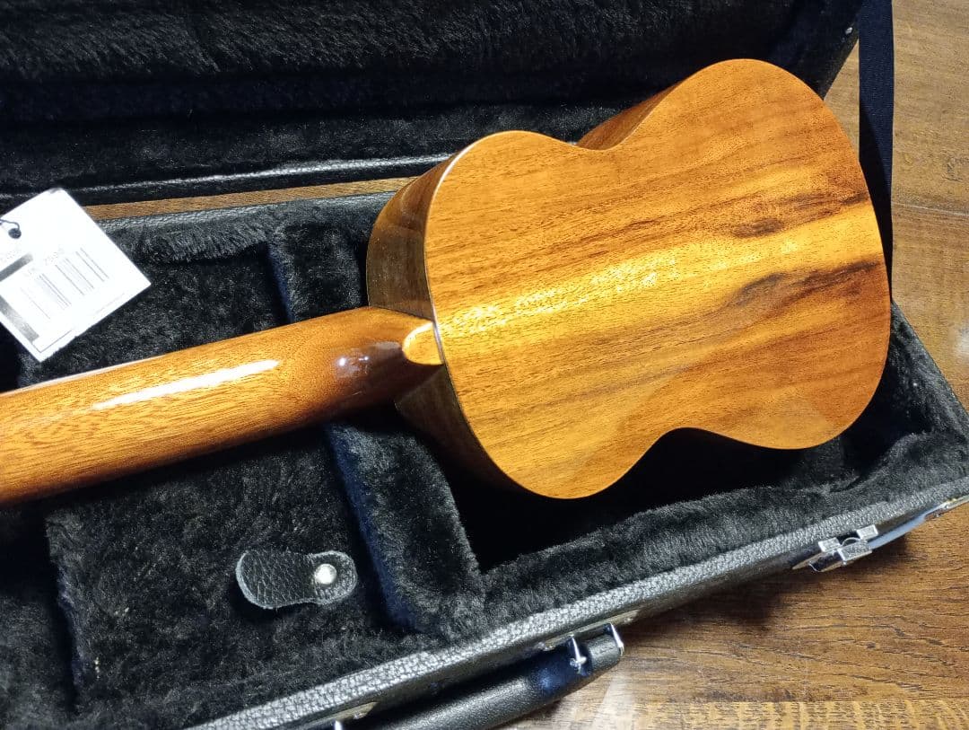 ハイクオリティーukulele☆UK-2500(ケース付き）