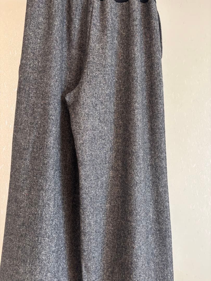 未使用近　ビアズリー ウエストリブネップツイードパンツ 1号　ブラック
